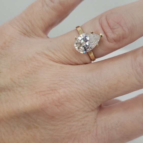 Pear Shape 14K Yellow Gold Pear-Shaped CZ Diamond Solitaire Engagement Ring 5.5 - Picture 9 of 12